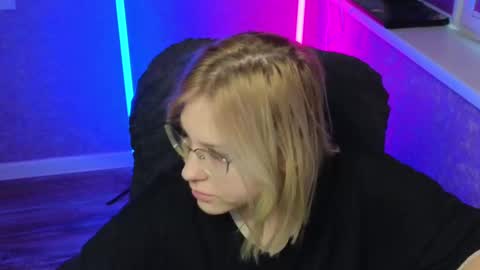 Belle  online show from 02-23-25, 01:57