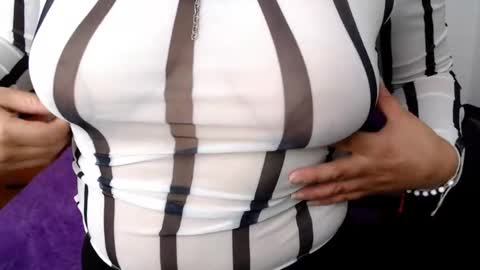 brendasantos_77 online show from 10-29-25, 01:46