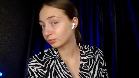 Mia   online show from 05-19-26, 05:14