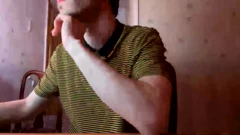Snapshot of brendon000hardt chatting on 03-28-26, 05:01 brendon000hardt online show from 03-28-26, 05:01