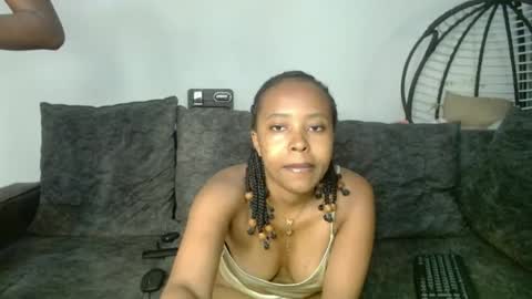 Snapshot of briella_10 chatting on 06-12-26, 12:53 briella online show from 06-12-26, 12:53
