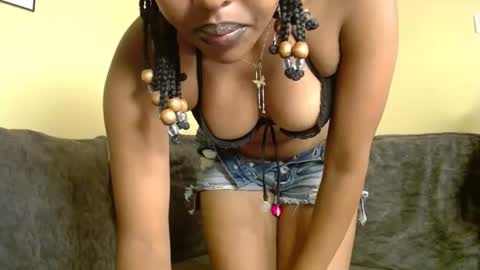 Snapshot of briella_10 chatting on 06-26-26, 01:10 briella online show from 06-26-26, 01:10