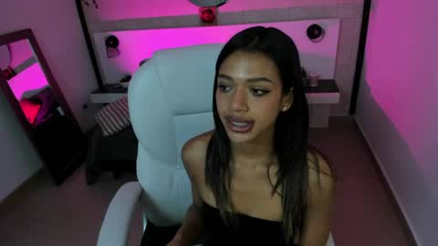 Snapshot of britney_collins_ chatting on 06-21-26, 01:24 britney_collins_ online show from 06-21-26, 01:24