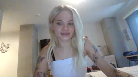 britneycherry08 online show from 06-18-26, 09:30