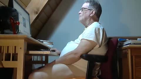Snapshot of brubar chatting on 04-30-26, 04:30 brubar online show from 04-30-26, 04:30