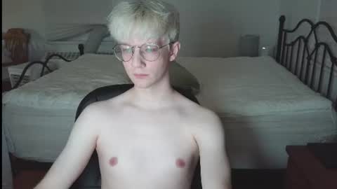 Snapshot of bugboy08 chatting on 06-25-26, 03:39 bugboy08 online show from 06-25-26, 03:39