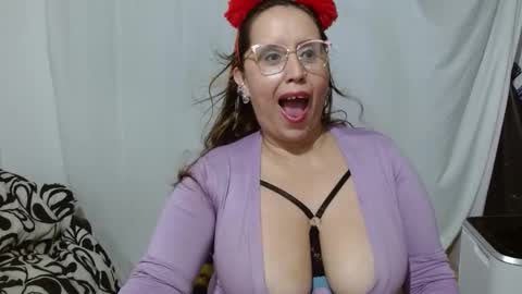 Snapshot of bunniosito chatting on 10-27-25, 02:48 bunniosito online show from 10-27-25, 02:48