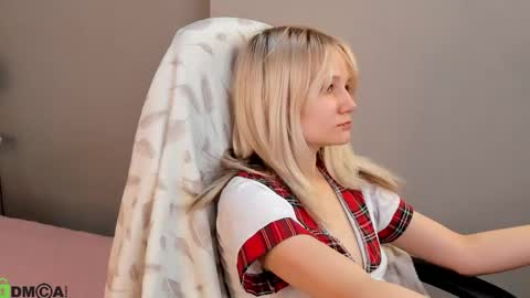 Snapshot of bunny_elsy chatting on 06-08-26, 11:10 Elsy online show from 06-08-26, 11:10