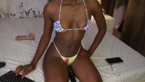 QUEEN independent model online show from 03-22-26, 09:23