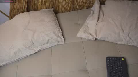 Snapshot of bunnycute_shy chatting on 06-10-26, 12:37 30 Off online show from 06-10-26, 12:37