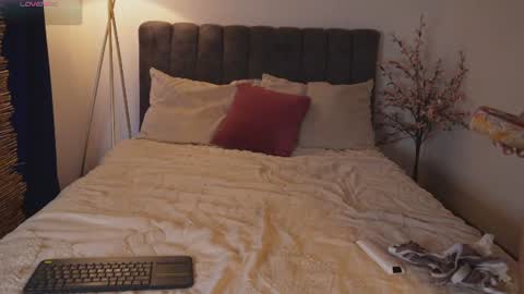 Snapshot of bunnycute_shy chatting on 06-22-26, 12:35 30 Off online show from 06-22-26, 12:35