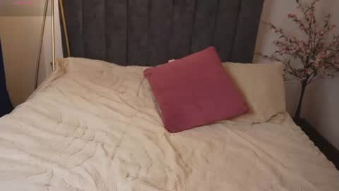 Snapshot of bunnycute_shy chatting on 06-25-26, 12:42 30 Off online show from 06-25-26, 12:42