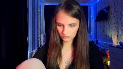 Bella online show from 05-18-26, 12:00