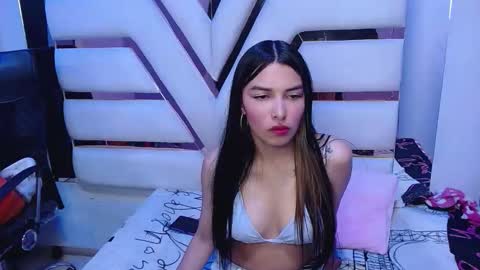 burbuja pink  online show from 01-18-26, 04:05