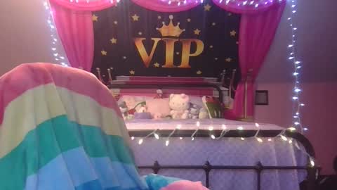 Snapshot of burnthemail chatting on 02-15-26, 07:51 lilly online show from 02-15-26, 07:51