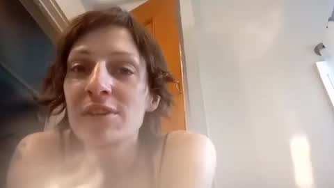 Snapshot of bushwitch chatting on 06-09-26, 10:54 Hedge online show from 06-09-26, 10:54