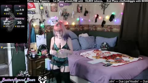 Snapshot of butterflyandbear chatting on 01-12-25, 05:13 Butterfly and Bear online show from 01-12-25, 05:13