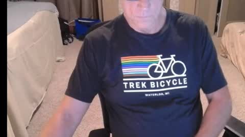 Snapshot of buttnakedfun954737 chatting on 06-04-26, 10:54 Miles online show from 06-04-26, 10:54