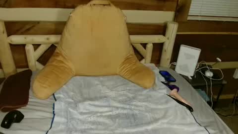 Snapshot of cabinman23 chatting on 04-12-26, 03:33 ClassicHeat online show from 04-12-26, 03:33