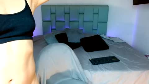 Cailyn Independent model online show from 06-25-26, 11:09