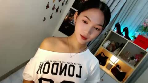 Snapshot of caitlin_x chatting on 06-24-26, 10:42 caitlin online show from 06-24-26, 10:42
