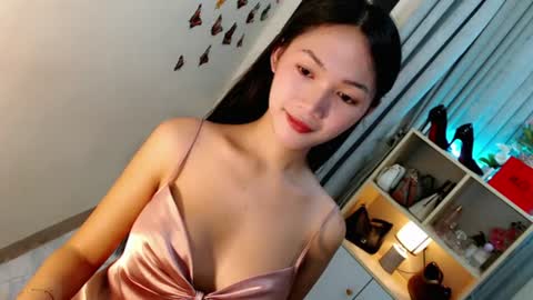 Snapshot of caitlin_x chatting on 07-16-26, 12:38 caitlin online show from 07-16-26, 12:38