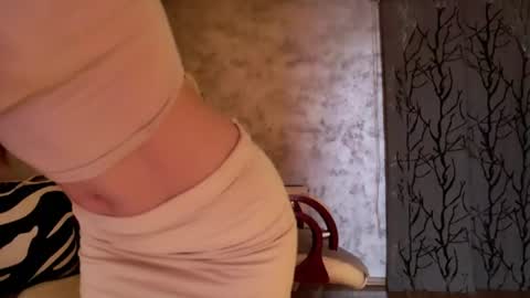Snapshot of caliente_emperatriz chatting on 07-10-26, 11:35 EMPERATRIZ online show from 07-10-26, 11:35