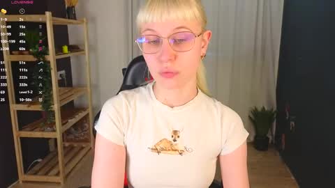 Snapshot of call_me_heaven chatting on 04-17-26, 03:15 Good girl Ann online show from 04-17-26, 03:15