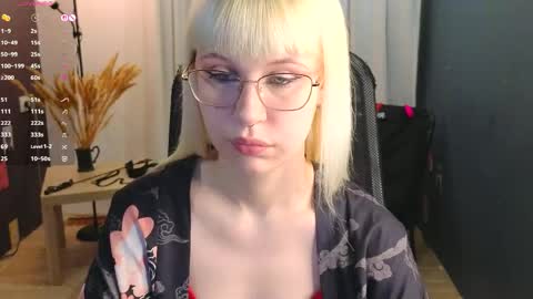 Snapshot of call_me_heaven chatting on 05-17-26, 04:03 Good girl Ann online show from 05-17-26, 04:03
