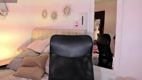 Snapshot of call_me_nora chatting on 05-30-26, 08:55 NORA online show from 05-30-26, 08:55