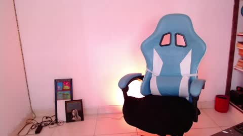 callmebluee online show from 04-25-26, 06:16