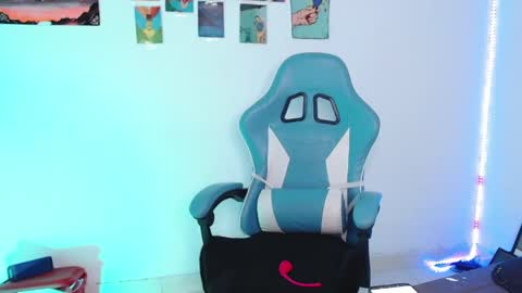 callmebluee online show from 05-15-26, 01:12