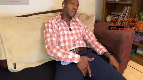 My name is Robert  Dont be shysay hi I love to chat. For requests or dirty talk please use tips  online show from 03-27-26, 04:29