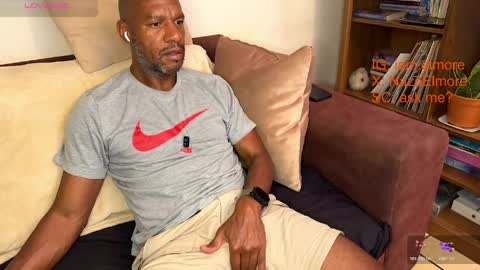 My name is Robert  Dont be shysay hi I love to chat. For requests or dirty talk please use tips  online show from 04-03-26, 04:32