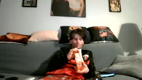 calvinb8611 online show from 06-01-26, 03:52