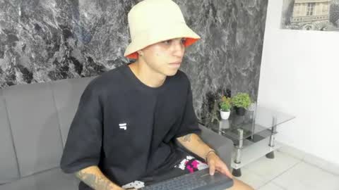 Snapshot of cameron_lux4 chatting on 07-12-26, 12:34 CAMERON online show from 07-12-26, 12:34