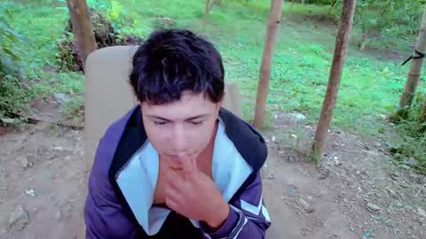 Snapshot of cameron_re chatting on 05-12-26, 06:27 cameron_re online show from 05-12-26, 06:27