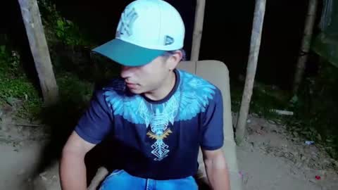 Snapshot of cameron_re chatting on 05-25-26, 02:28 cameron_re online show from 05-25-26, 02:28
