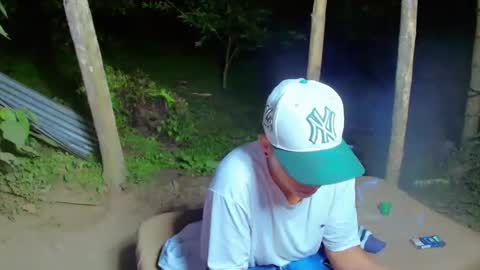 Snapshot of cameron_re chatting on 06-04-26, 02:17 cameron_re online show from 06-04-26, 02:17