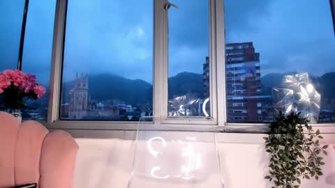 Snapshot of cami_cruzz chatting on 12-28-24, 11:05 Camila cruz online show from 12-28-24, 11:05