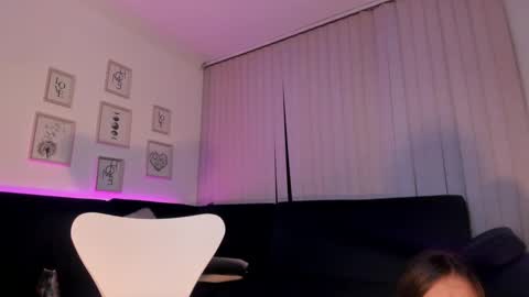 Snapshot of cami_cruzz chatting on 01-08-25, 02:25 Camila cruz online show from 01-08-25, 02:25