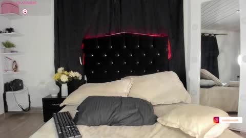 Snapshot of cami_cruzz chatting on 10-21-25, 09:59 Camila cruz online show from 10-21-25, 09:59