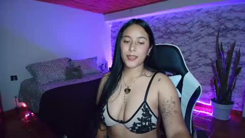Snapshot of camila_iroose chatting on 06-20-26, 12:25 Camila Roose online show from 06-20-26, 12:25