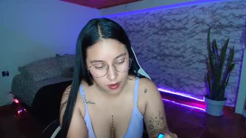 Snapshot of camila_iroose chatting on 06-20-26, 10:45 Camila Roose online show from 06-20-26, 10:45