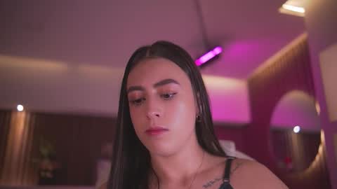 camila_martinez9 online show from 12-17-25, 11:38