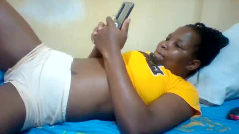 Snapshot of camillah_sweet chatting on 06-16-26, 06:10 camillah_sweet online show from 06-16-26, 06:10