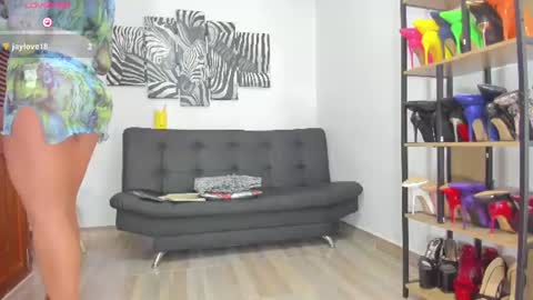 Snapshot of camillevega_01 chatting on 06-11-26, 12:32 camillevega_01 online show from 06-11-26, 12:32
