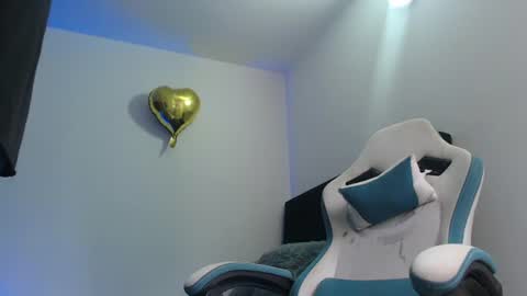 camilo_contre21 online show from 06-19-26, 08:34