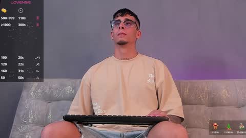 Snapshot of camilo_ospina_ chatting on 01-01-25, 10:46 INDEPENDENT MODEL online show from 01-01-25, 10:46