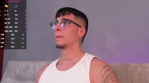 Snapshot of camilo_ospina_ chatting on 01-04-25, 12:49 INDEPENDENT MODEL online show from 01-04-25, 12:49